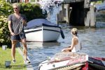 Vreeland 7 juli 2013
Wendy v Dijk en Erland Galjaard aan het varen op de vecht met hun dochter Lizzy Erland zijn dochter en vrienden.
Peter Smulders bv