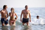 ibiza 17 juli 2013
Wendy Lizzy en Sem v Dijk en Erland Galjaard met zijn dochter Elena op het strand van Salinas. Ook de moeder van de Wendy was gezellig mee.
Peter Smulders bv
