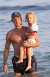 ibiza 17 juli 2013
Wendy Lizzy en Sem v Dijk en Erland Galjaard met zijn dochter Elena op het strand van Salinas. Ook de moeder van de Wendy was gezellig mee.
Peter Smulders bv