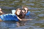 Vreeland 7 juli 2013
Wendy v Dijk en Erland Galjaard aan het varen op de vecht met hun dochter Lizzy Erland zijn dochter en vrienden.
Peter Smulders bv