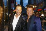 AMSTERDAM - Bij het Tuschinski Theater is de premiere van Behind the Candelabra. Met op de rode loper  Fred v Leer en Leco v Zadelhoff