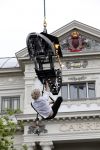 Amsterdam 10 juli 2013
Hans Klok doet stunt boven de Amstel  ivm zijn nieuwe show in carre.
Peter Smulders bv