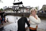Amsterdam 10 juli 2013
Hans Klok doet stunt boven de Amstel  ivm zijn nieuwe show in carre.
Peter Smulders bv