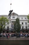 Amsterdam 10 juli 2013
Hans Klok doet stunt boven de Amstel  ivm zijn nieuwe show in carre.
Peter Smulders bv