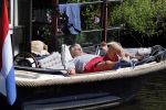 Amsterdam 9 juli 2013
Hans v d Togt ligt lekker te slapen op zijn sloep/boot met de naam Joop.
Peter Smulders bv