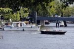 Amsterdam 9 juli 2013
Hans v d Togt ligt lekker te slapen op zijn sloep/boot met de naam Joop.
Peter Smulders bv