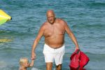ibiza 11 juli 2013
Herman den Blijker met zijn vrouw en zoon Mats op coco beach.
Peter Smulders bv