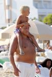 ibiza 11 juli 2013
Herman den Blijker met zijn vrouw en zoon Mats op coco beach.
Peter Smulders bv