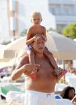 ibiza 11 juli 2013
Herman den Blijker met zijn vrouw en zoon Mats op coco beach.
Peter Smulders bv