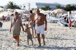 ibiza 11 juli 2013
Herman den Blijker met zijn vrouw en zoon Mats op coco beach.
Peter Smulders bv
