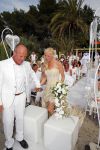 ibiza 12 juli 2013
Jan Reus en Sonja Bakker trouwen bij strandtent Sa Flama op ibiza alle 5 hun kinderen inclusief Bram zijn natuurlijk aanwezig.
Peter Smulders bv