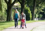 Volendam 5 juli 2013
Jan Smit met zijn zwangere vrouw Liza en dochtertje Emma aan het wandelen.
Peter Smulders bv