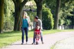 Volendam 5 juli 2013
Jan Smit met zijn zwangere vrouw Liza en dochtertje Emma aan het wandelen.
Peter Smulders bv