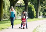 Volendam 5 juli 2013
Jan Smit met zijn zwangere vrouw Liza en dochtertje Emma aan het wandelen.
Peter Smulders bv