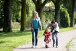 Volendam 5 juli 2013
Jan Smit met zijn zwangere vrouw Liza en dochtertje Emma aan het wandelen.
Peter Smulders bv