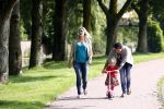Volendam 5 juli 2013
Jan Smit met zijn zwangere vrouw Liza en dochtertje Emma aan het wandelen.
Peter Smulders bv