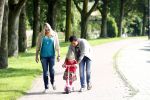 Volendam 5 juli 2013
Jan Smit met zijn zwangere vrouw Liza en dochtertje Emma aan het wandelen.
Peter Smulders bv