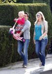 Volendam 5 juli 2013
Jan Smit met zijn zwangere vrouw Liza en dochtertje Emma aan het wandelen.
Peter Smulders bv