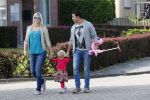 Volendam 5 juli 2013
Jan Smit met zijn zwangere vrouw Liza en dochtertje Emma aan het wandelen.
Peter Smulders bv