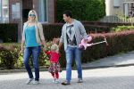 Volendam 5 juli 2013
Jan Smit met zijn zwangere vrouw Liza en dochtertje Emma aan het wandelen.
Peter Smulders bv