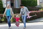 Volendam 5 juli 2013
Jan Smit met zijn zwangere vrouw Liza en dochtertje Emma aan het wandelen.
Peter Smulders bv