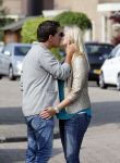 Volendam 5 juli 2013
Jan Smit met zijn zwangere vrouw Liza en dochtertje Emma aan het wandelen.
Peter Smulders bv