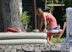 Loosdrecht 21 juli 2013
Jeroen Pauw heeft ongeluk gehad en zijn voet zit helemaal onder het bloed . Zijn vriendin nimet groeneweg troost hem als ze op zijn boot de whiteman ( vernoemd naar Paul Witteman) naar zijn huis toe varen.
Peter Smulders bv