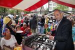 Amsterdam 1 juli 2013
Prominenten serveren 1 juli Keti Koti Ontbijt bij herdenking slavernijverleden op het Leidse Plein. Job Cohen
Peter Smulders bv