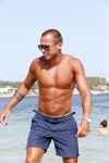 ibiza 1 juli 2013
Johnny Heitinga en zijn vrouw Charlotte Sophie met hun kinderen jezebel en Lennox op het strand van Talamanca.
Peter Smulders bv