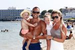 ibiza 1 juli 2013
Johnny Heitinga en zijn vrouw Charlotte Sophie met hun kinderen jezebel en Lennox op het strand van Talamanca.
Peter Smulders bv