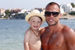 ibiza 1 juli 2013
Johnny Heitinga en zijn vrouw Charlotte Sophie met hun kinderen jezebel en Lennox op het strand van Talamanca.
Peter Smulders bv