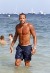 ibiza 1 juli 2013
Johnny Heitinga en zijn vrouw Charlotte Sophie met hun kinderen jezebel en Lennox op het strand van Talamanca.
Peter Smulders bv