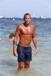 ibiza 1 juli 2013
Johnny Heitinga en zijn vrouw Charlotte Sophie met hun kinderen jezebel en Lennox op het strand van Talamanca.
Peter Smulders bv