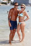 ibiza 1 juli 2013
Johnny Heitinga en zijn vrouw Charlotte Sophie met hun kinderen jezebel en Lennox op het strand van Talamanca.
Peter Smulders bv