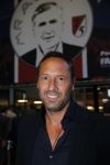 Amsterdam 3 juli 2013
Sjaak Swart 75 jaar . Hij viert dat met een wedstrijd met oud ajax spelers in het Olympisch stadion. Johnny van t Schip
Peter Smulders bv