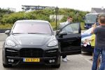 Noordwijk 12 augustus 2013
De spelers van het nederlands elftal verzamelen in het hotel Huis ter Duin voor de vriendschappelijke wedstrijd Portugal-Nederland. Kevin Strootman met zijn porsche cayenne
Peter Smulders bv