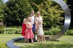 Wassenaar 19 juli 2013
Fotouur met Koning Willem Alexander koningin Maxima en de prinsesjes Amalia Alexia en Ariane bij hun huis op de horsten. Ook hun hond skipper was daarbij aanwezig.
Peter Smulders bv