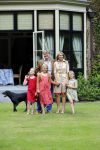 Wassenaar 19 juli 2013
Fotouur met Koning Willem Alexander koningin Maxima en de prinsesjes Amalia Alexia en Ariane bij hun huis op de horsten. Ook hun hond skipper was daarbij aanwezig.
Peter Smulders bv