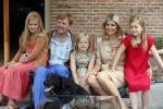 Wassenaar 19 juli 2013
Fotouur met Koning Willem Alexander koningin Maxima en de prinsesjes Amalia Alexia en Ariane bij hun huis op de horsten. Ook hun hond skipper was daarbij aanwezig.
Peter Smulders bv
