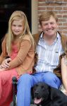 Wassenaar 19 juli 2013
Fotouur met Koning Willem Alexander koningin Maxima en de prinsesjes Amalia Alexia en Ariane bij hun huis op de horsten. Ook hun hond skipper was daarbij aanwezig.
Peter Smulders bv