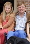 Wassenaar 19 juli 2013
Fotouur met Koning Willem Alexander koningin Maxima en de prinsesjes Amalia Alexia en Ariane bij hun huis op de horsten. Ook hun hond skipper was daarbij aanwezig.
Peter Smulders bv