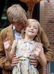 Wassenaar 19 juli 2013
Fotouur met Koning Willem Alexander koningin Maxima en de prinsesjes Amalia Alexia en Ariane bij hun huis op de horsten. Ook hun hond skipper was daarbij aanwezig.
Peter Smulders bv