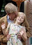 Wassenaar 19 juli 2013
Fotouur met Koning Willem Alexander koningin Maxima en de prinsesjes Amalia Alexia en Ariane bij hun huis op de horsten. Ook hun hond skipper was daarbij aanwezig.
Peter Smulders bv