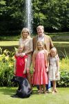 Wassenaar 19 juli 2013
Fotouur met Koning Willem Alexander koningin Maxima en de prinsesjes Amalia Alexia en Ariane bij hun huis op de horsten. Ook hun hond skipper was daarbij aanwezig.
Peter Smulders bv