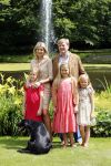 Wassenaar 19 juli 2013
Fotouur met Koning Willem Alexander koningin Maxima en de prinsesjes Amalia Alexia en Ariane bij hun huis op de horsten. Ook hun hond skipper was daarbij aanwezig.
Peter Smulders bv