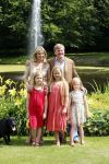 Wassenaar 19 juli 2013
Fotouur met Koning Willem Alexander koningin Maxima en de prinsesjes Amalia Alexia en Ariane bij hun huis op de horsten. Ook hun hond skipper was daarbij aanwezig.
Peter Smulders bv