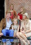 Wassenaar 19 juli 2013
Fotouur met Koning Willem Alexander koningin Maxima en de prinsesjes Amalia Alexia en Ariane bij hun huis op de horsten. Ook hun hond skipper was daarbij aanwezig.
Peter Smulders bv