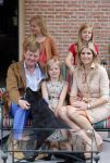 Wassenaar 19 juli 2013
Fotouur met Koning Willem Alexander koningin Maxima en de prinsesjes Amalia Alexia en Ariane bij hun huis op de horsten. Ook hun hond skipper was daarbij aanwezig.
Peter Smulders bv