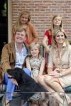 Wassenaar 19 juli 2013
Fotouur met Koning Willem Alexander koningin Maxima en de prinsesjes Amalia Alexia en Ariane bij hun huis op de horsten. Ook hun hond skipper was daarbij aanwezig.
Peter Smulders bv