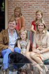 Wassenaar 19 juli 2013
Fotouur met Koning Willem Alexander koningin Maxima en de prinsesjes Amalia Alexia en Ariane bij hun huis op de horsten. Ook hun hond skipper was daarbij aanwezig.
Peter Smulders bv